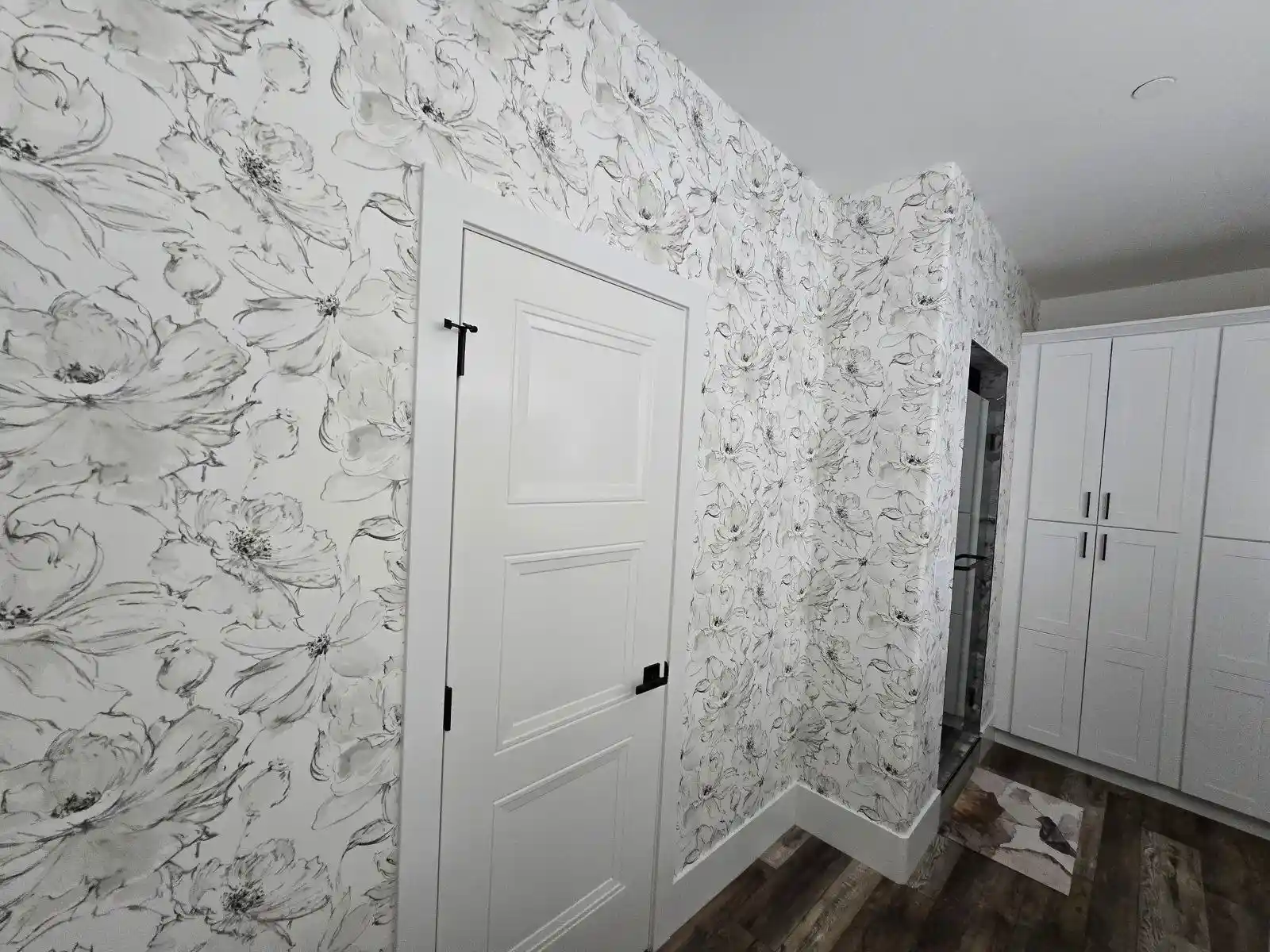 Residential wallpaper installation Metro Detroit